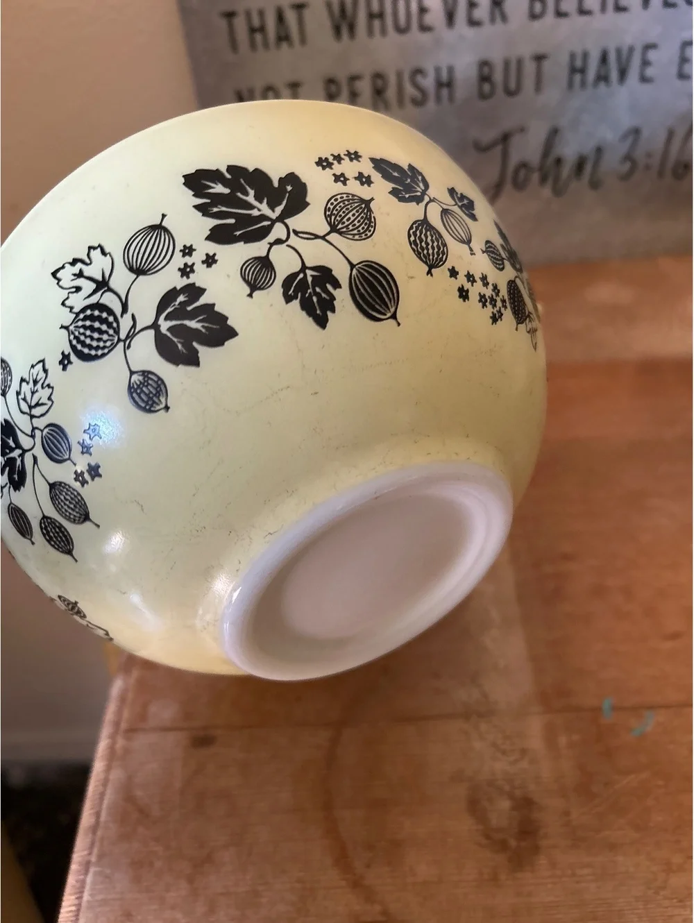 Vintage Pyrex Gooseberry Yellow Mixing Bowl